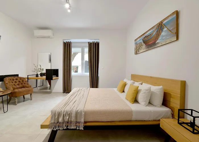 Alekos Apartments 2 Netflix, Self Check-In